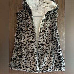 KRISTEN BLAKE Reversible Faux Fur Animal Print/White Vest, size M